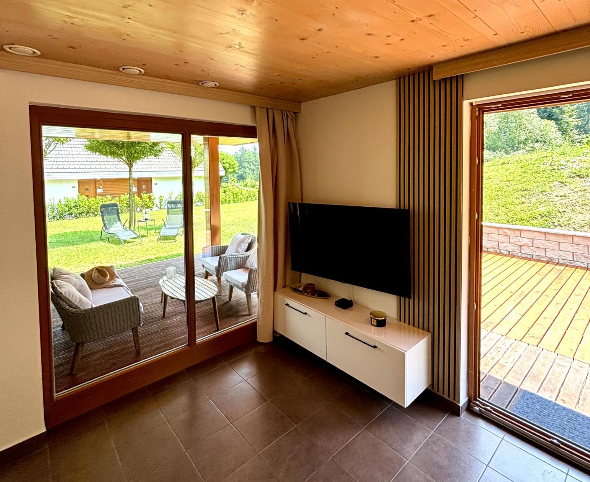 Lux - Sauna And Hot Tub *